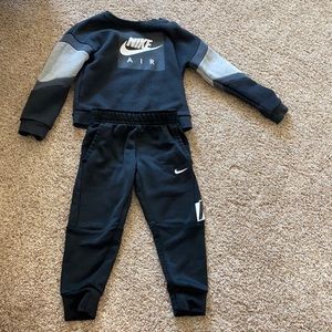 Nike sweatshirt and dri fit pants black size 3T